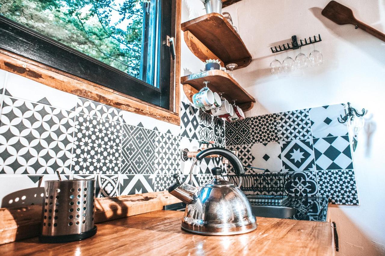 Koliba Sume Pjevaju - Robinzonski Smjestaj, Struja 12 V, Voda Iz Cisterne Chalet Mrkopalj