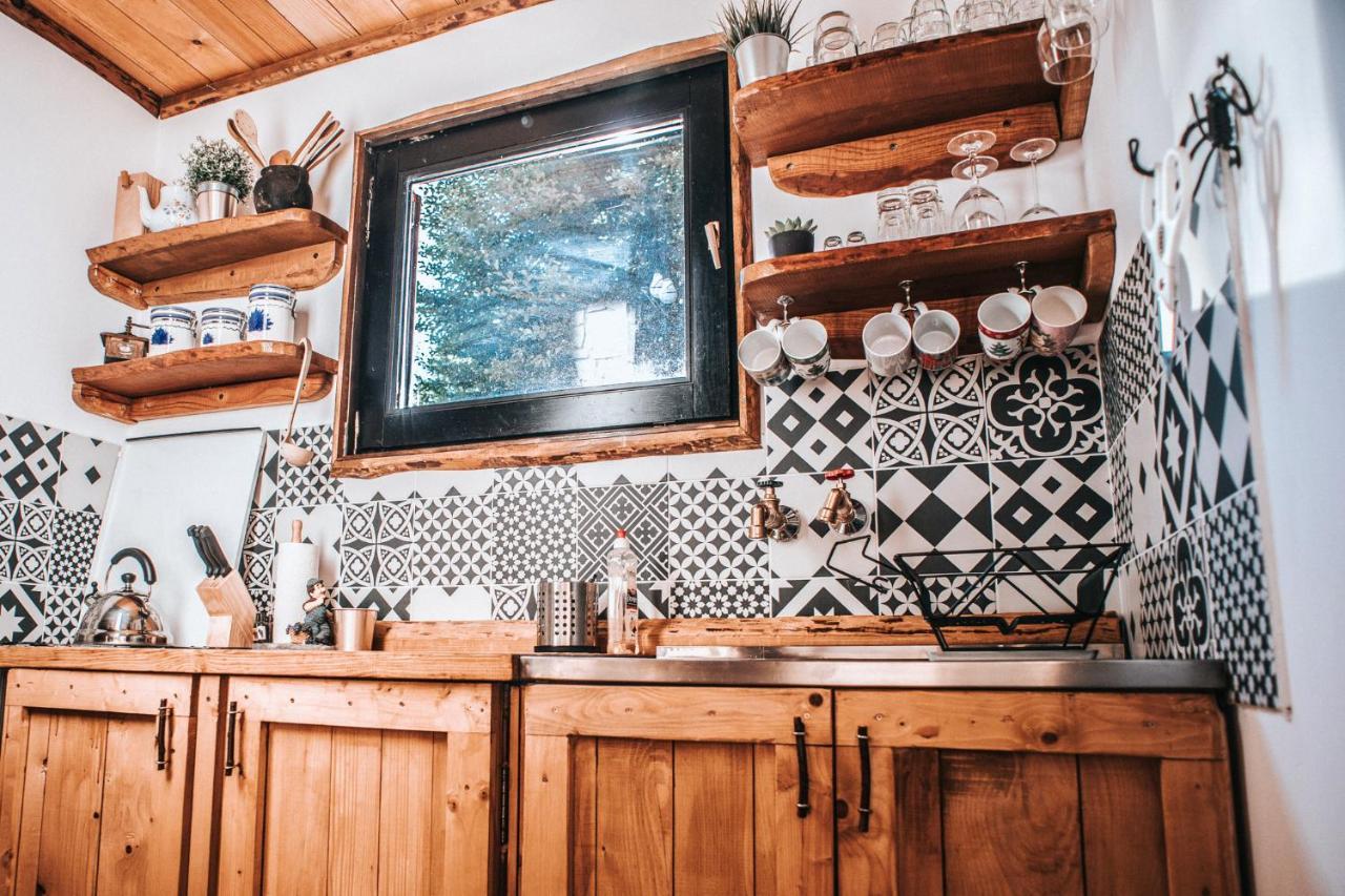 Chalet Koliba Sume Pjevaju - Robinzonski Smjestaj, Struja 12 V, Voda Iz Cisterne Mrkopalj