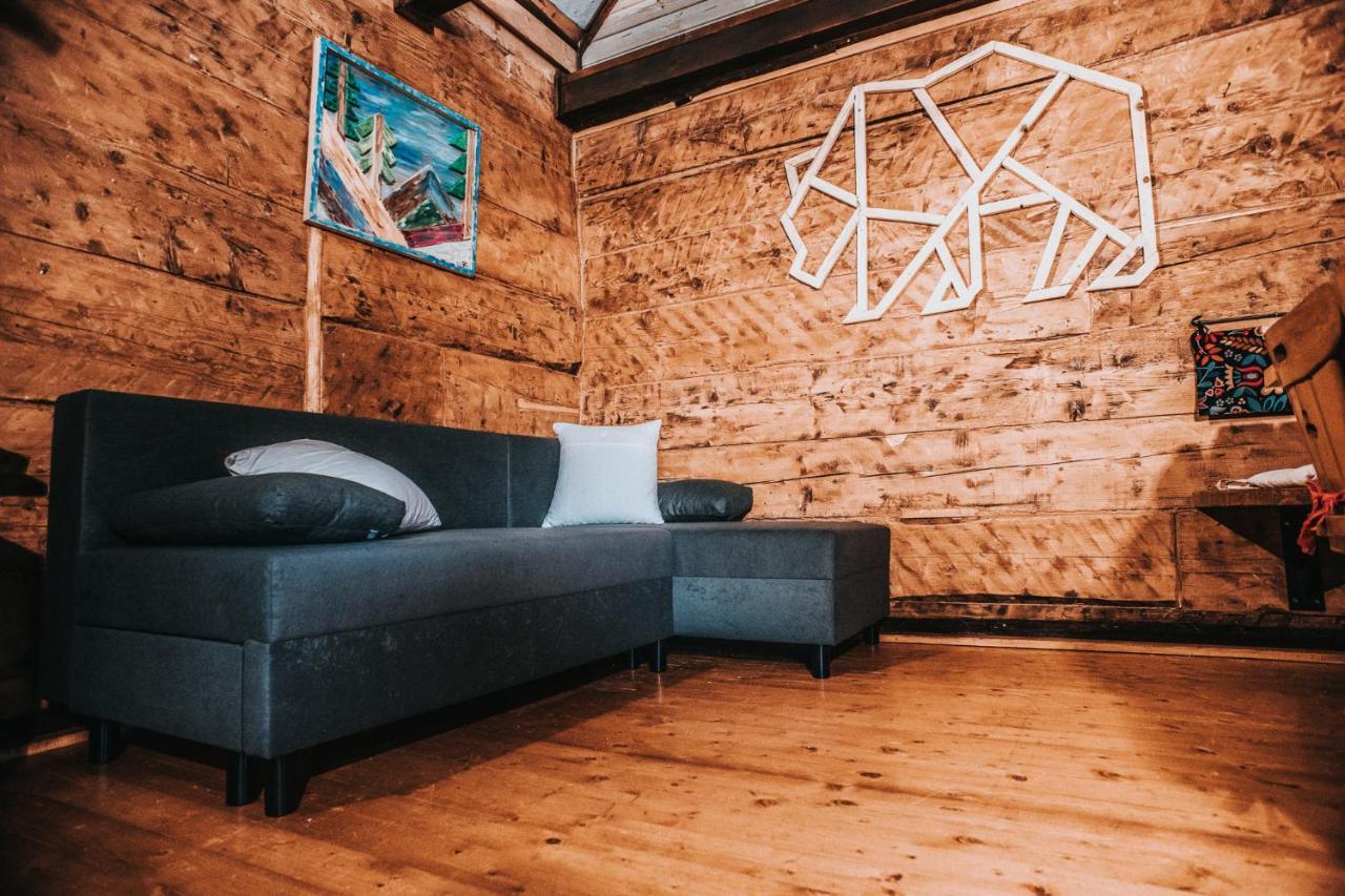Koliba Sume Pjevaju - Robinzonski Smjestaj, Struja 12 V, Voda Iz Cisterne Chalet *