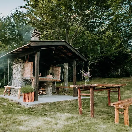 Koliba Sume Pjevaju - Robinzonski Smjestaj, Struja 12 V, Voda Iz Cisterne Mrkopalj Exterior photo